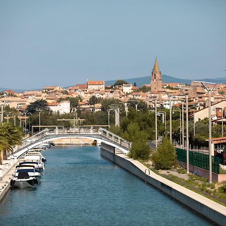 Appart' Au Port Apartment Frejus Exterior photo